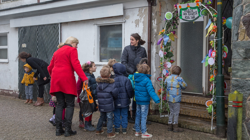 100-jarige Jan Bakker bezocht door kinderen West-Graftdijk - Alkmaar Centraal (persbericht)
