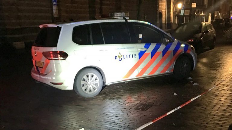 Man tijdens ruzie in Alkmaar in been gestoken met scherp voorwerp
