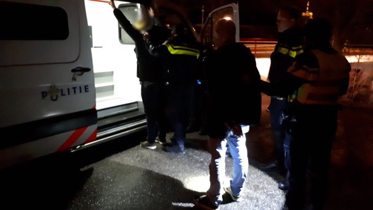 Politie pakt inbrekers op heterdaad en ‘steelt’ caravan in Alkmaar Noord