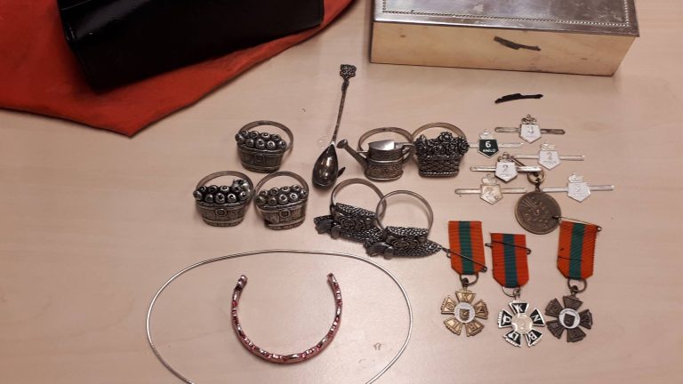 Politie zoekt eigenaar bij Oudorp gevonden sieraden