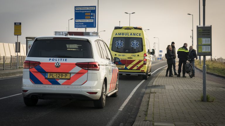 Fietser naar ziekenhuis na val met e-bike op fietspad Nieuwe Schermerweg in Alkmaar