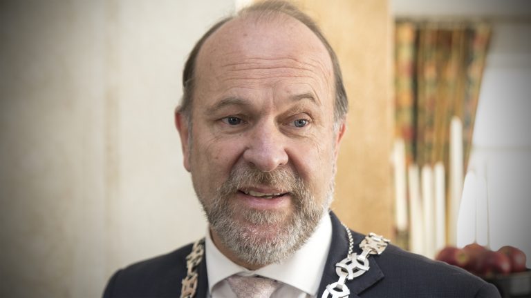 Burgemeester Bert Blase formateur in Bergen en verkenner in Vlaardingen