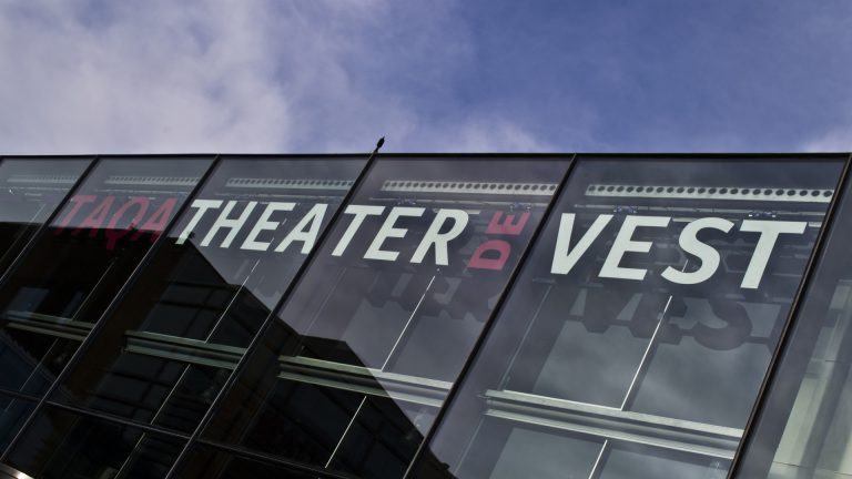 Lebbis met ‘De Bovengrens’ in Theater De Vest ?