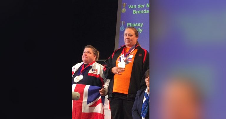 Alkmaarse Brenda van der Meulen wint EK Powerliften