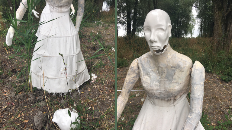 Vandalen vernielen kunstproject Witte Wieven bij Geestmerambacht