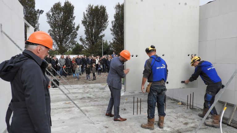 Wethouder Verbruggen start feestelijk bouw van Hollandse Tuin Alkmaar