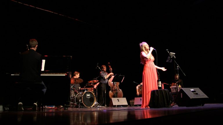 KunstNetTV: Alkmaarse Daisy Correia zingt al tien jaar de fado