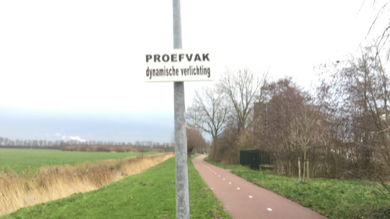 Proef met dynamische verlichting op fietspad Dijk- en Waardpad in Alkmaar