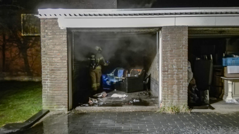 Brandend bankstel zorgt voor uitruk brandweer naar Isoldestraat in Alkmaar