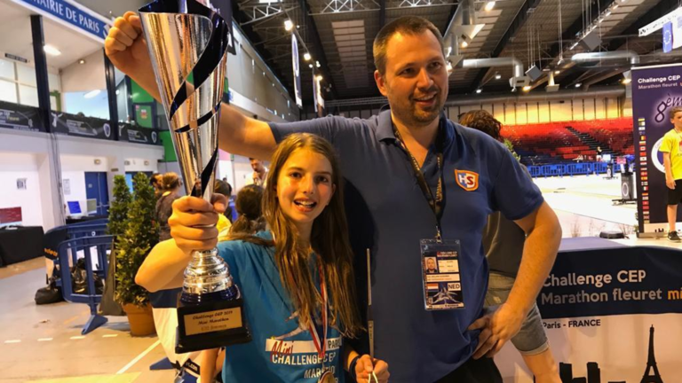 Lotte Dammroff wint groot jeugdschermtoernooi in Parijs