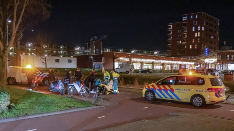 Fietsster gewond na aanrijding op fietspad Laan van Troyes