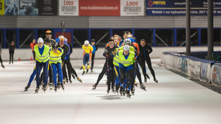 Mini-buffelavond met 80 minuten schaatsen op ijsbaan De Meent Bauerfeind ?