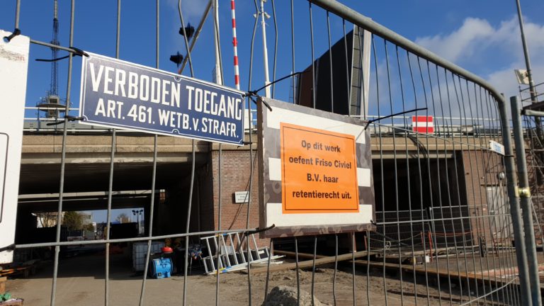 Werkzaamheden Leeghwaterbrug hervat; hoofdaannemer SPIE mag weer op bouwplaats