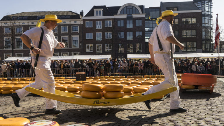 Voor het eerst sinds de Tweede Wereldoorlog gaat een kaasmarkt niet door: “Iedereen heeft een beetje de kriebels”