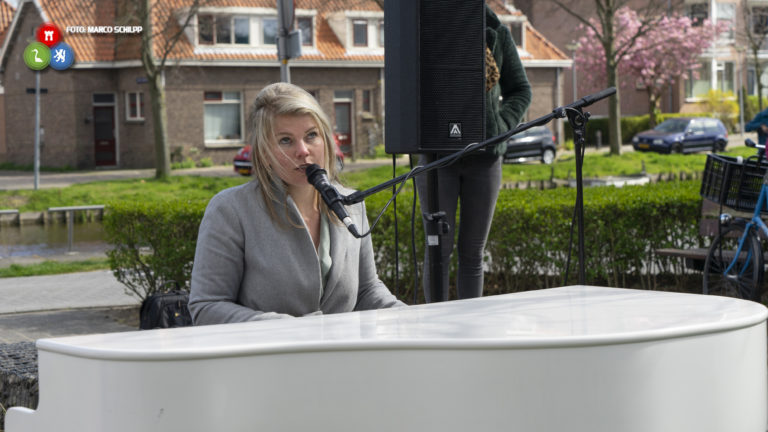 Mini Stoep Concerten op Tweede Paasdag door Langedijks trio: “Nog eens op Bevrijdingsdag”