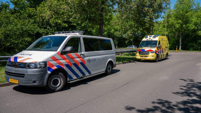 Automobilist raakt vangrail langs Laan van Darmstadt in Alkmaar; oorzaak onbekend