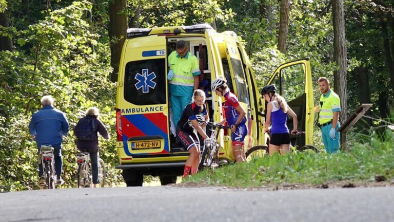 Mountainbiker naar ziekenhuis na lelijke val in Schoorlse Duinen