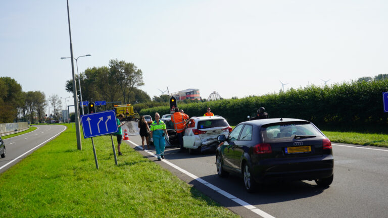 Gewonde bij kop-staartbotsing met vier auto’s op N9 bij Kooimeer