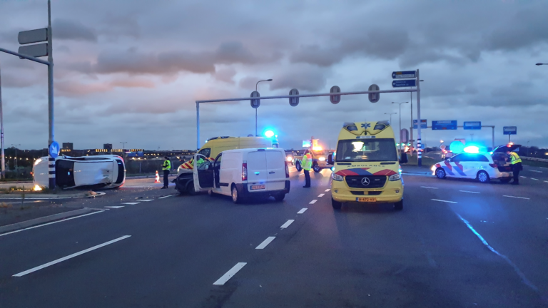 Drie auto’s betrokken bij ongeval op Nollenweg (N508); één bestuurder naar ziekenhuis