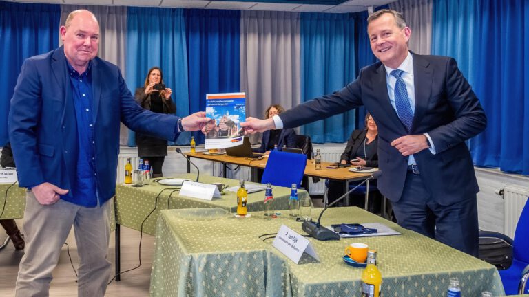 Profielschets nieuwe burgemeester Bergen overhandigd aan Commissaris van de Koning