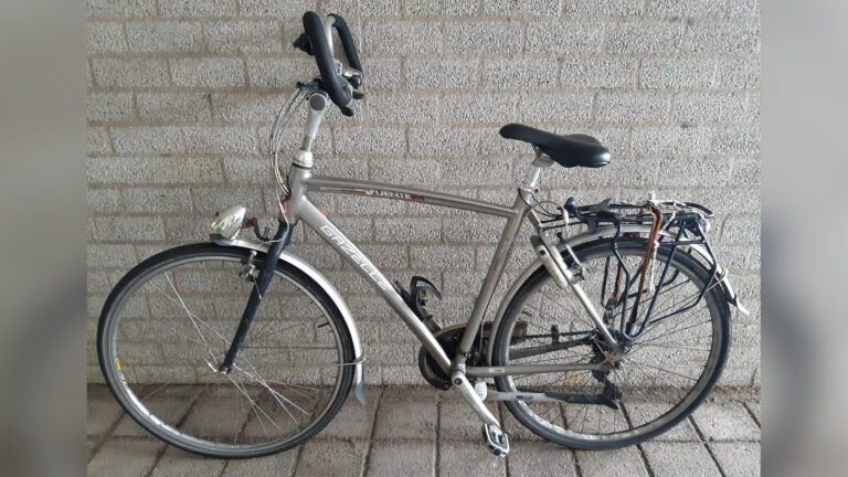 Aanhouding na fietsdiefstal aan de Oudegracht, politie zoekt eigenaar