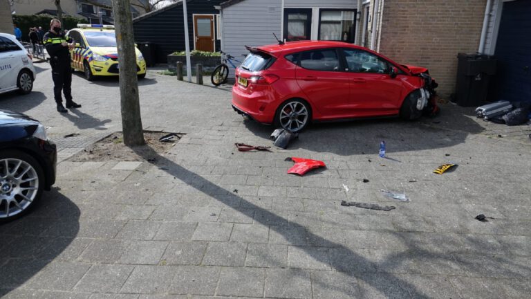 Gewonde bij eenzijdig ongeval op pleintje aan Donaustraat in Alkmaar