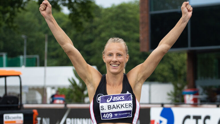 Hordeloopster Bakker pakt winst op haar allerlaatste NK, meerkamper Taam prolongeert titel