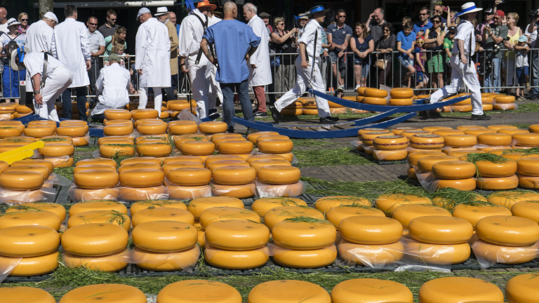Kaasdragers kunnen toch ‘los’ tijdens eenmalige kaasmarkt dit jaar in Alkmaar