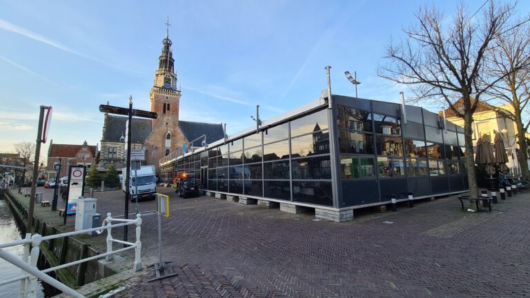 Lockdown is doodsteek voor overdekte terras op Waagplein in Alkmaar