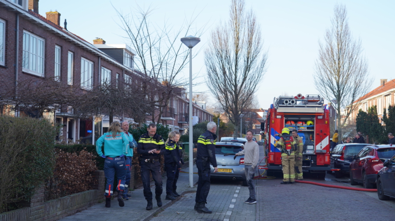 Geen gewonden bij woningbrand in Anna van Burenstraat