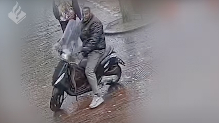 Politie kent verdachte steekpartij Alkmaarse Laat en deelt camerabeelden in zoektocht