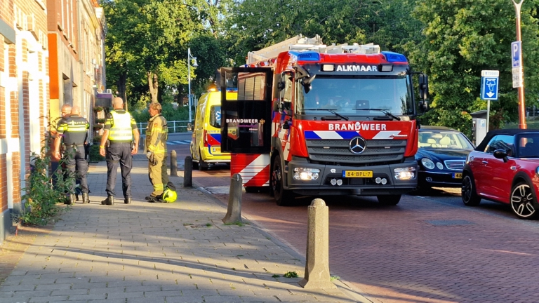 Bewoner gewond na brand in woning Nieuwlandersingel