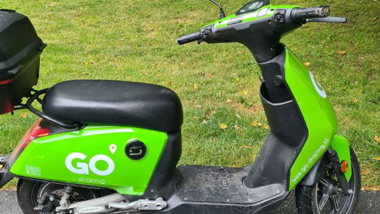 Scooter delen nieuwste manier om Egmonds strand te bereiken
