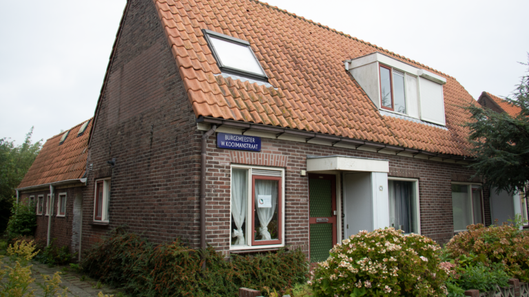 “Kers op taart voor Oostwijk”: woningen Koedijk voorgedragen als beschermd dorpsgezicht