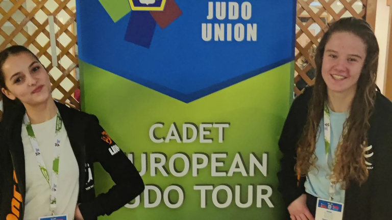 Judoka’s Lara Stofberg en Fleur Sinnema vijfde op Italiaanse Europacup voor jeugd