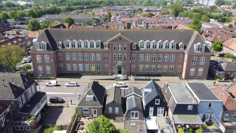 Kunstuitleen brengt kunstzinnige, kleurrijke ode aan Alkmaar: “Ook minder bekende plekjes” 🗓