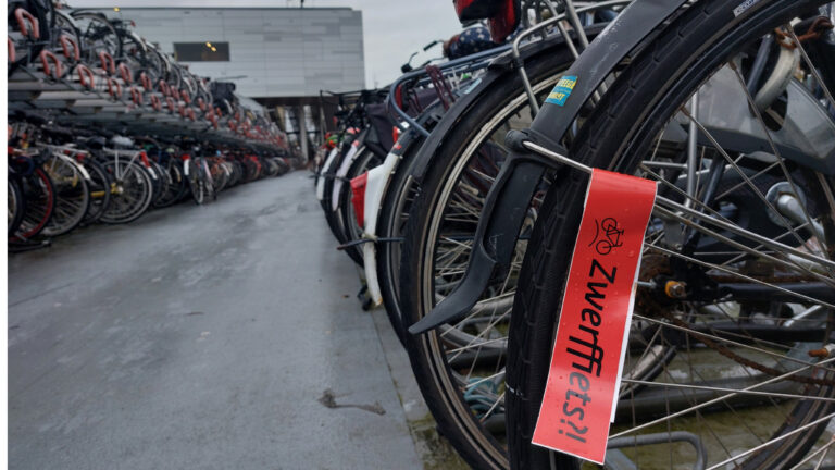 Stadswerk verwijdert fout geparkeerde- en zwerffietsen voor zomerkermis Alkmaar