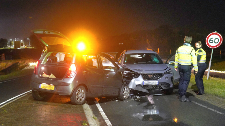 Schade en gewonden bij aanrijding in Akersloot, auto met Frans kenteken betrokken