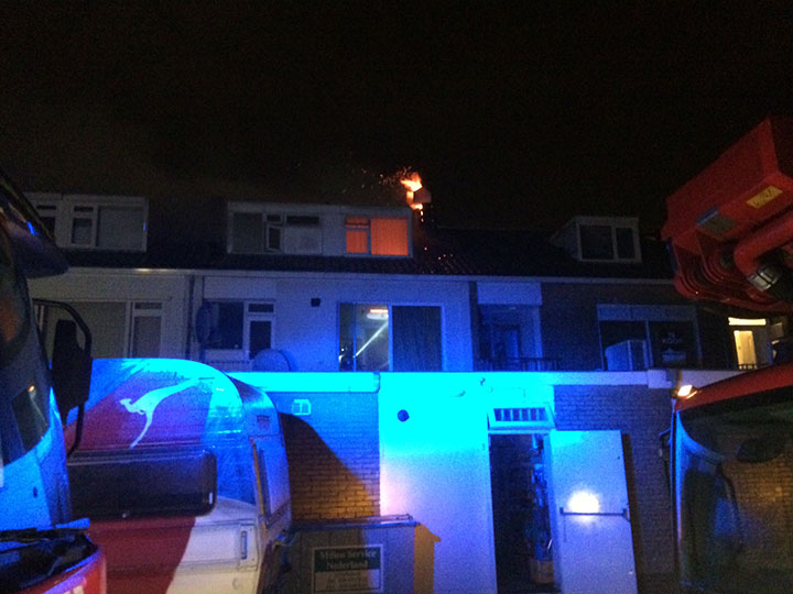 Nachtelijke brand treft snackbar Elmaar (FOTO's)