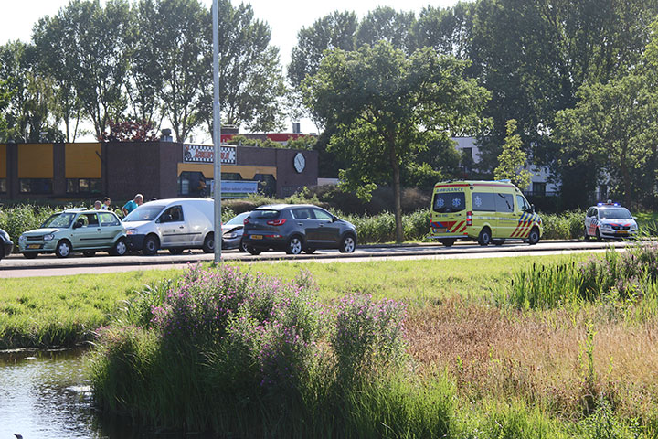 Vijf auto's betrokken bij kop-staartbotsing op Nieuwe Schermerweg (FOTO's)