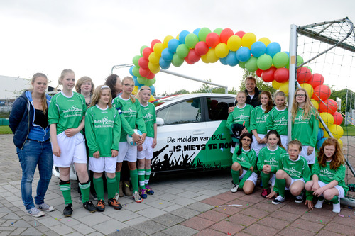 Meiden van CSV BOL winnen teamauto met eigen ontwerp (FOTO's)