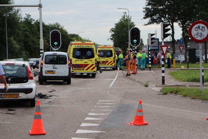 Kettingbotsing met wegrijdend verkeer op N504 bij Oudkarspel (FOTO's)