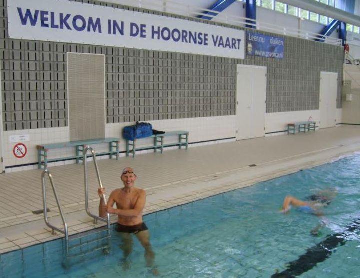 Joop Spaans (82) oudste Nederlandse deelnemer aan het Osaka-Alkmaar zwemevenement